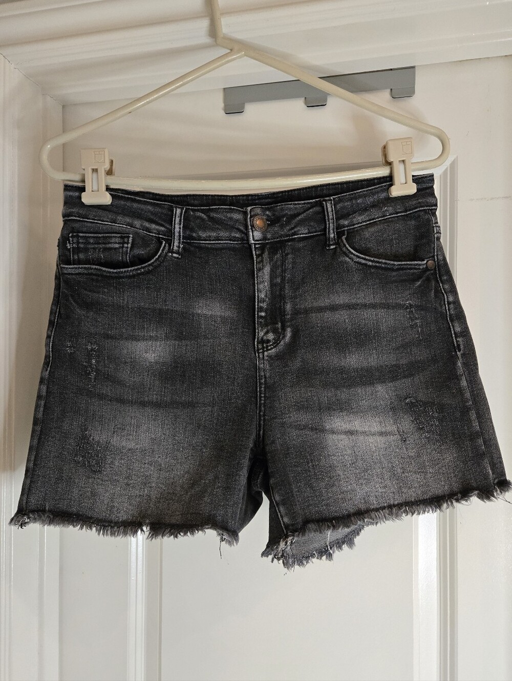 Judy Blue Washed Black Frayed Hem Jean Shorts, Size Large